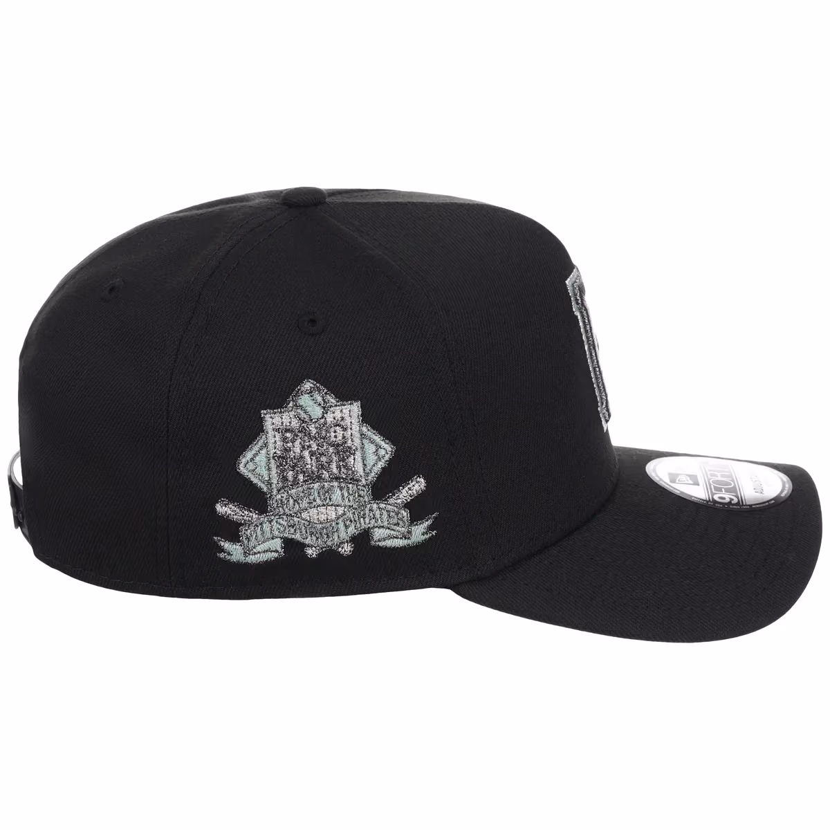 Pittsburgh Pirates MLB Alpine Snow New Era 9FORTY A-Frame detail view