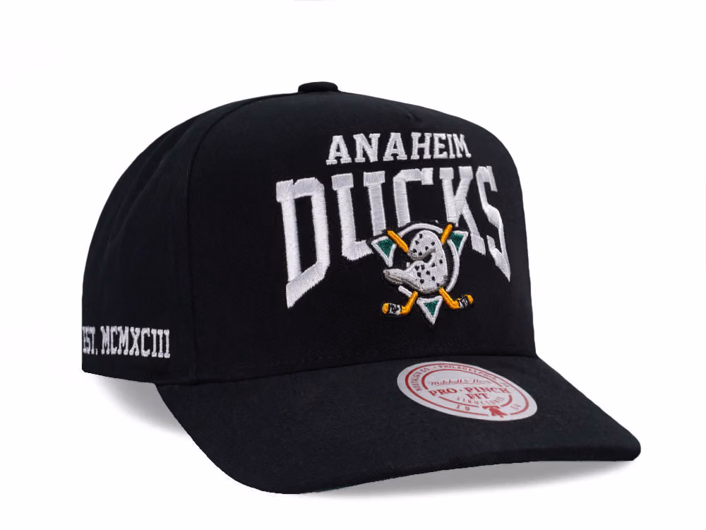 Mitchell & Ness Anaheim Ducks Black Pro Pinch Fit Snapback Hat front