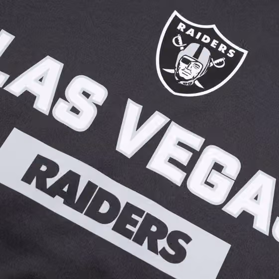 Las Vegas Raiders Toss Sweep Therma-FIT NFL Hoodie Anthracite view 3