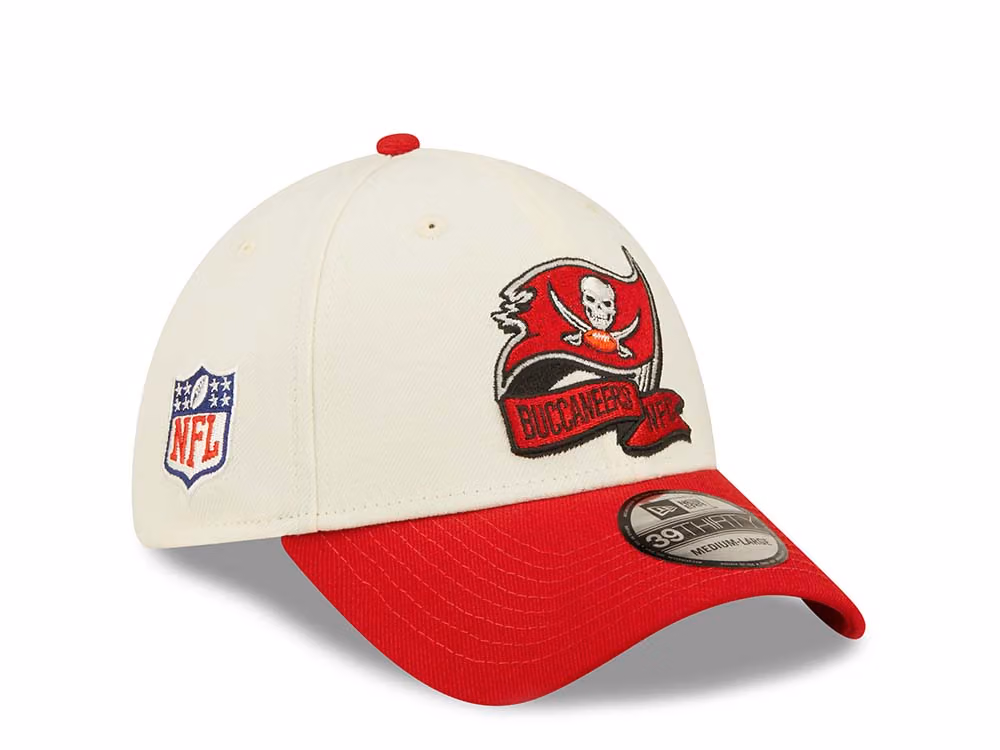 New Era Tampa Bay Buccaneers NFL Sideline 2022 39Thirty Stretch Hat front