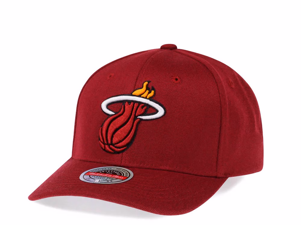 Mitchell & Ness Miami Heat Team Ground Red Line Solid Flex Snapback Hat front