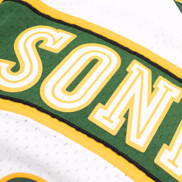 Kevin Durant #35 Seattle SuperSonics 2007-08 Mitchell & Ness Swingman NBA Jersey White view 5