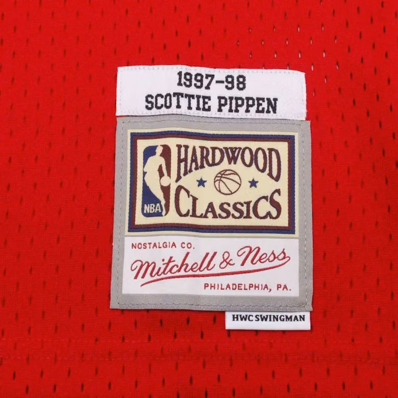 Scottie Pippen #33 Chicago Bulls 1997-98 Swingman NBA Jersey Red view 3