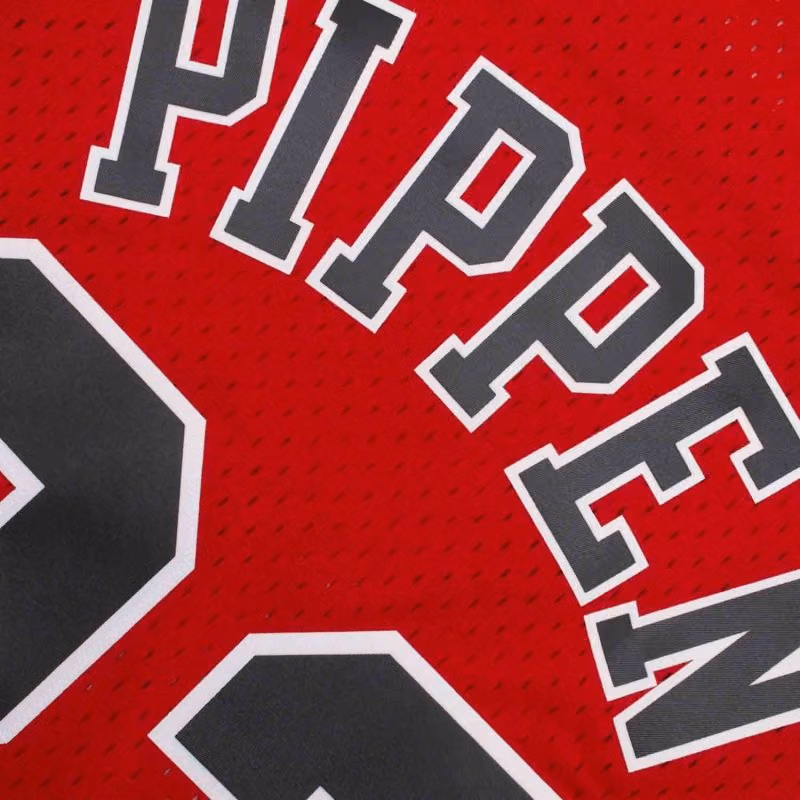 Scottie Pippen #33 Chicago Bulls 1997-98 Swingman NBA Jersey Red view 4