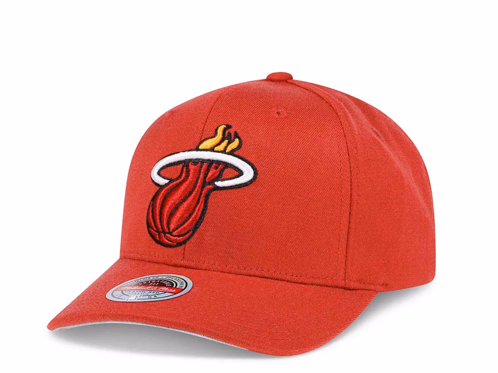 Mitchell & Ness Miami Heat Team Ground Red Line Flex Snapback Hat front