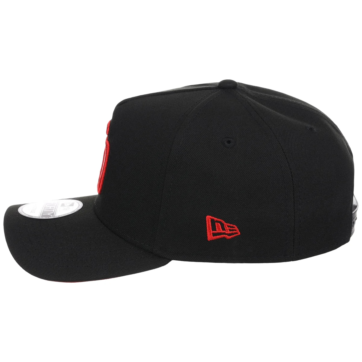 San Diego Padres MLB Black x Red FASHION CORE New Era 9FORTY A-Frame detail view