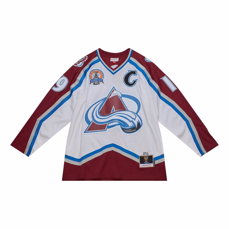 Joe Sakic #19 Colorado Avalanche 2000-01 Mitchell & Ness NHL Jersey view 2