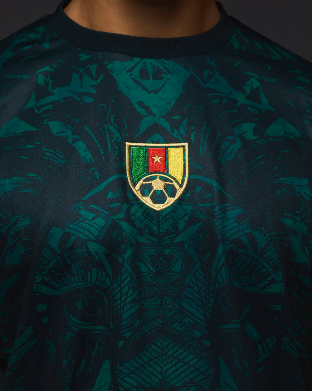 Jersevo Custom Personalized El Leon Jersey crest detail
