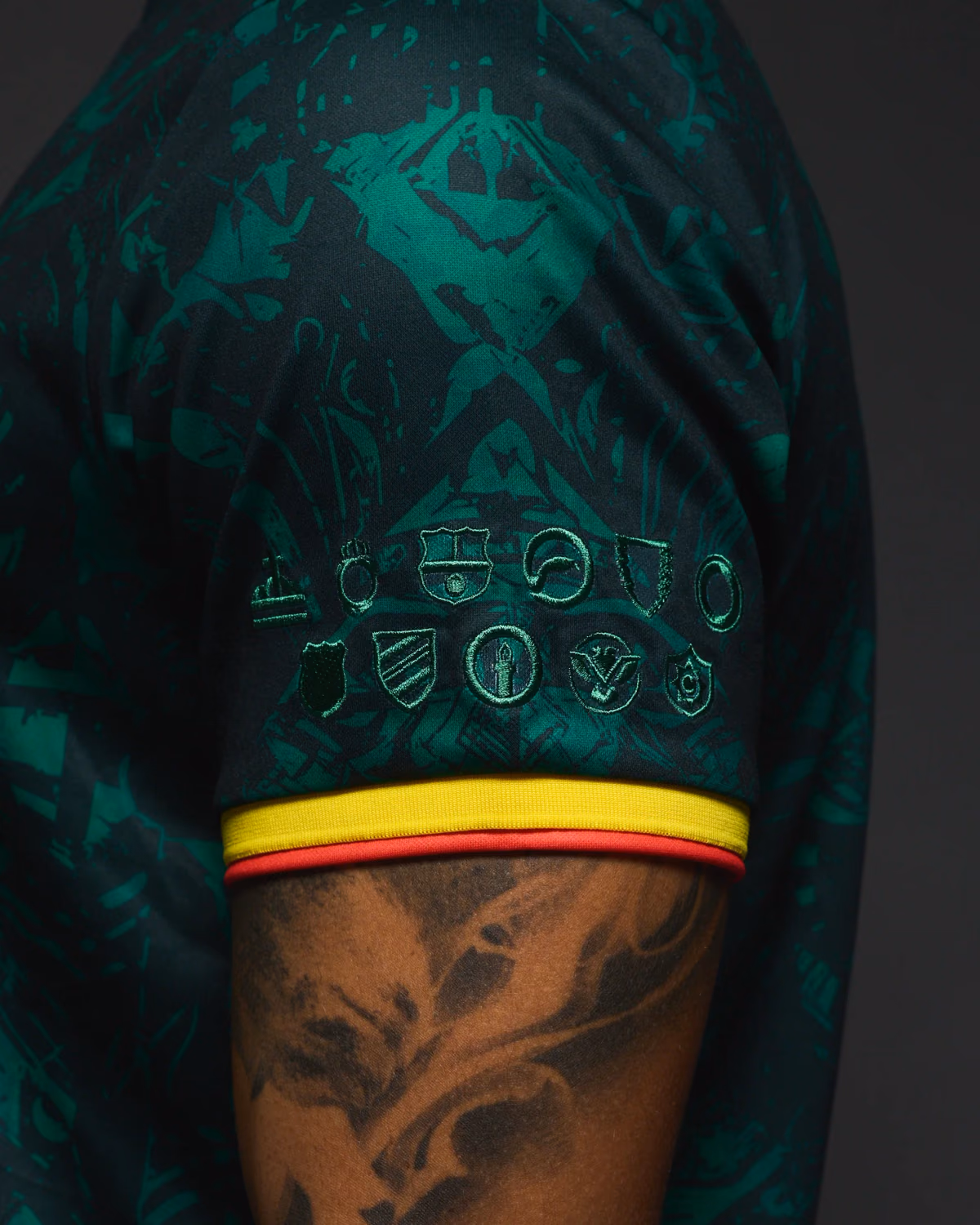 Jersevo Custom Personalized El Leon Jersey left sleeve detail