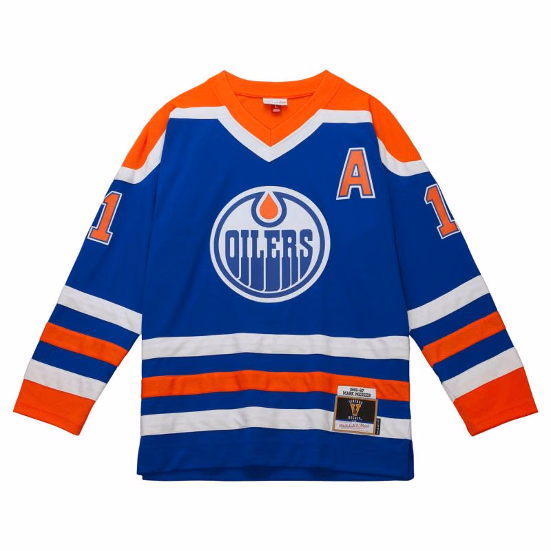 Mark Messier #11 Edmonton Oilers 1986-87 Mitchell & Ness NHL Jersey view 2