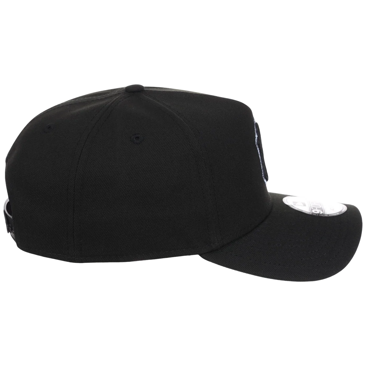 New York Yankees MLB Black Sky FASHION CORE New Era 9FORTY A-Frame detail view
