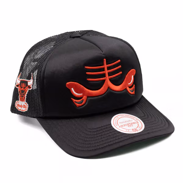 Chicago Bulls NBA Logo Remix Mitchell & Ness Trucker Cap Green product photo