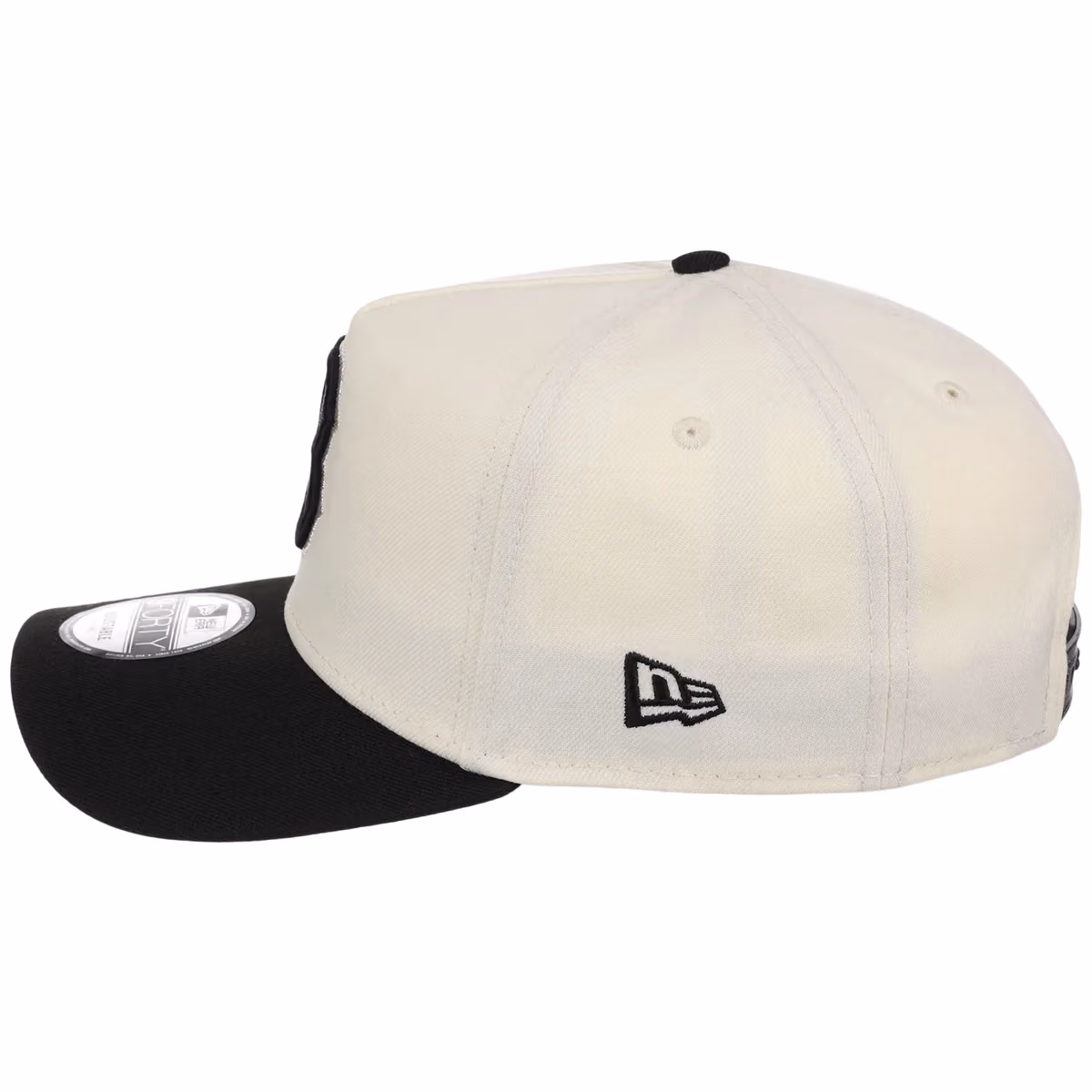 Boston Red Sox MLB Chrome x Black FASHION CORE New Era 9FORTY A-Frame detail view