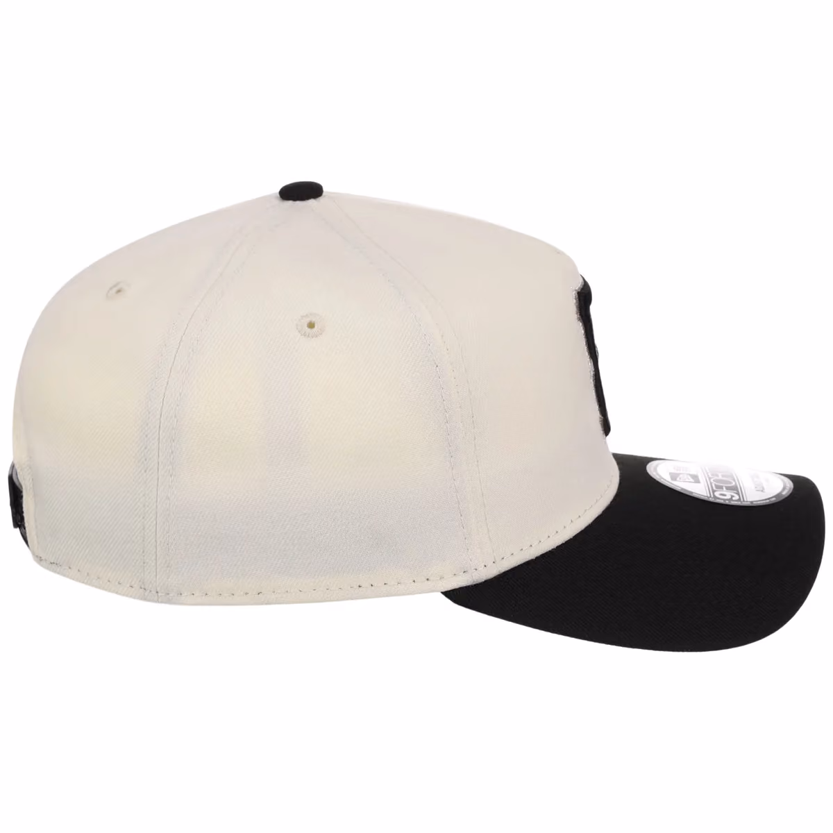 Pittsburgh Pirates MLB Chrome x Black FASHION CORE New Era 9FORTY A-Frame detail view