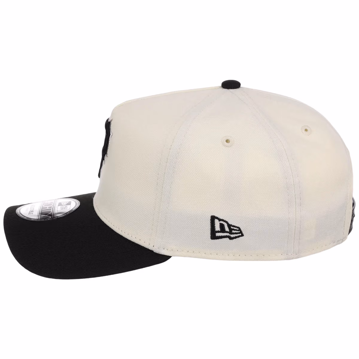 Pittsburgh Pirates MLB Chrome x Black FASHION CORE New Era 9FORTY A-Frame detail view