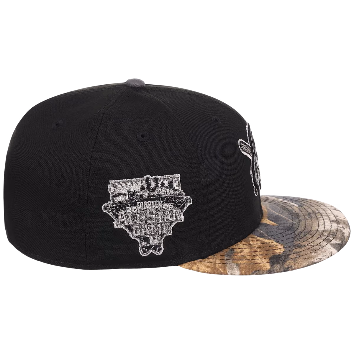 Pittsburgh Pirates MLB Black Realtree Metallics New Era 59FIFTY detail view