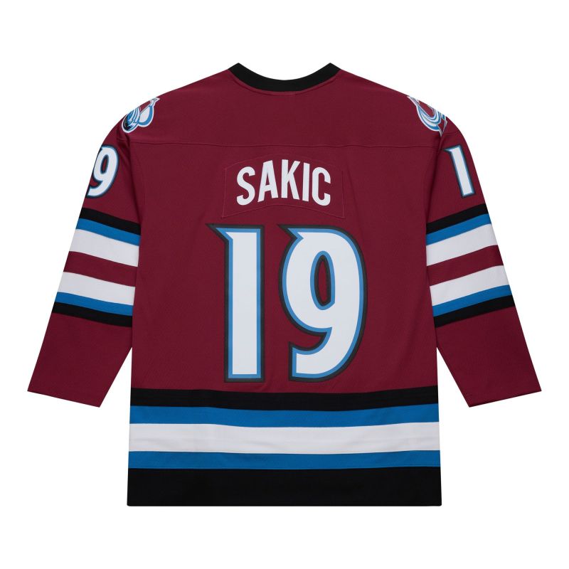 Joe Sakic #19 Colorado Avalanche 2001-02 Mitchell & Ness NHL Jersey Maroon view 1