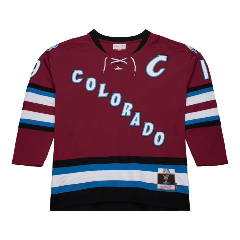 Joe Sakic #19 Colorado Avalanche 2001-02 Mitchell & Ness NHL Jersey Maroon view 2