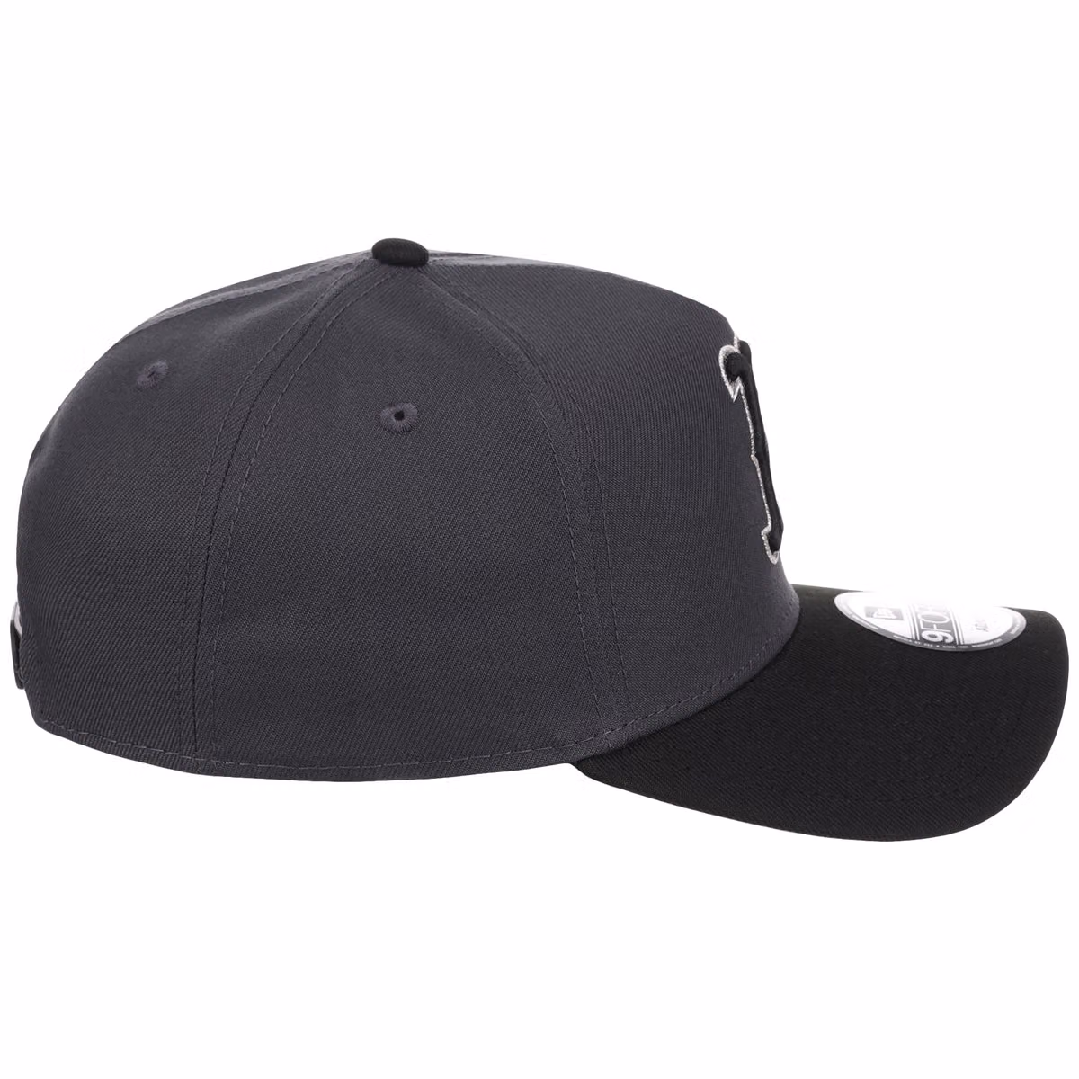 Boston Red Sox MLB Graphite x Black FASHION CORE New Era 9FORTY A-Frame detail view
