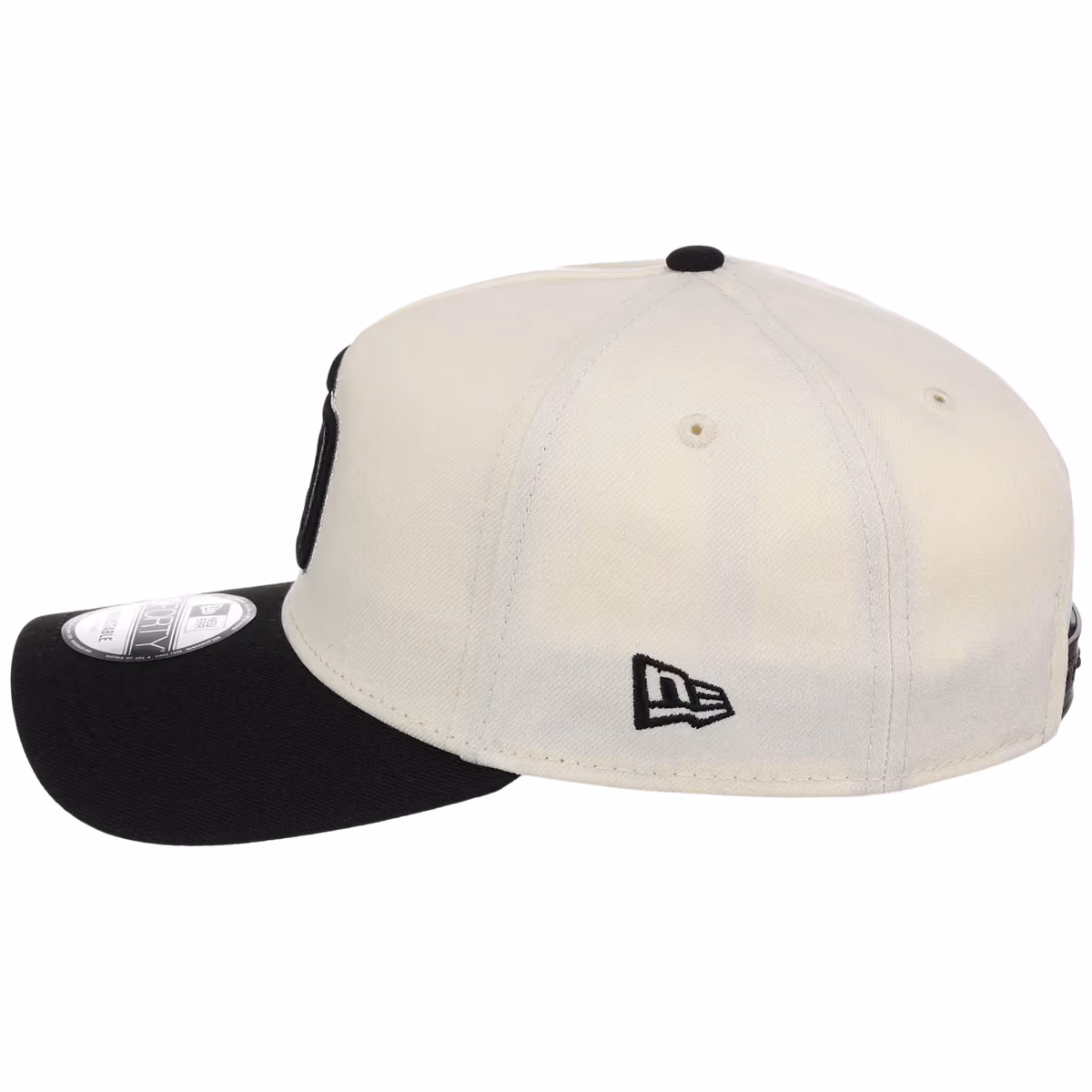 San Diego Padres MLB Chrome x Black FASHION CORE New Era 9FORTY A-Frame detail view