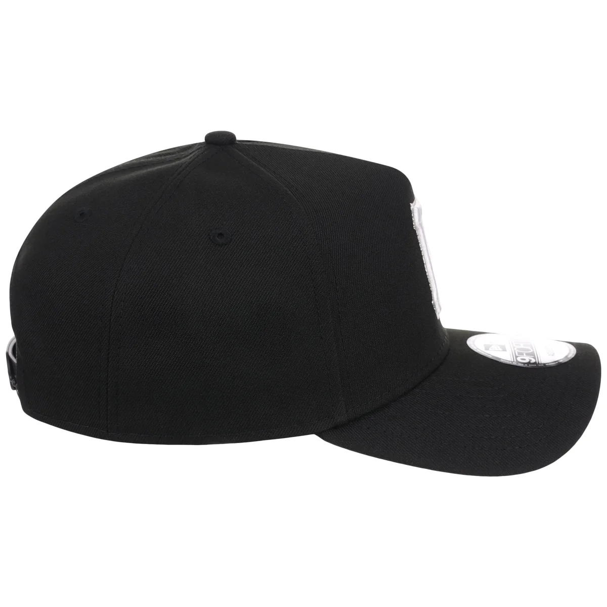 Pittsburgh Pirates MLB Black x White FASHION CORE New Era 9FORTY A-Frame detail view