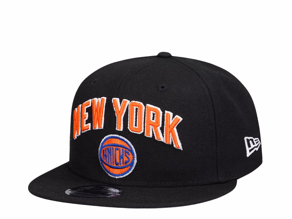 New Era New York Knicks Black Classic Edition 9Fifty Snapback Hat front