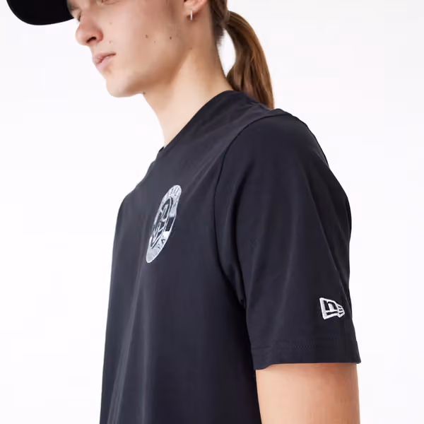 Brooklyn Nets Holographic New Era NBA T-Shirt Black view 4
