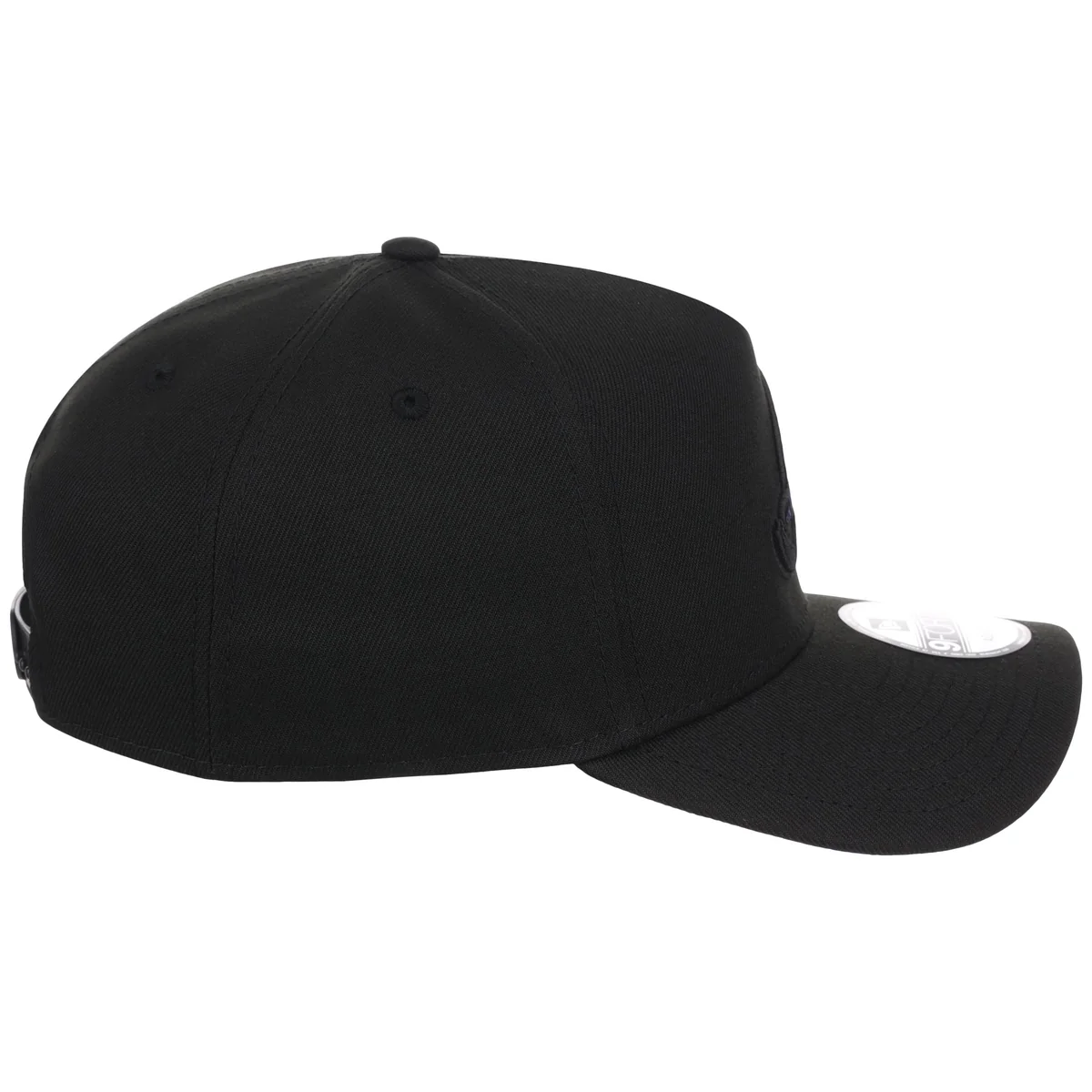 Atlanta Braves MLB Black x Royal FASHION CORE New Era 9FORTY A-Frame detail view