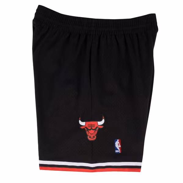 Chicago Bulls 1997-98 Mitchell & Ness Swingman NBA Shorts Black view 2