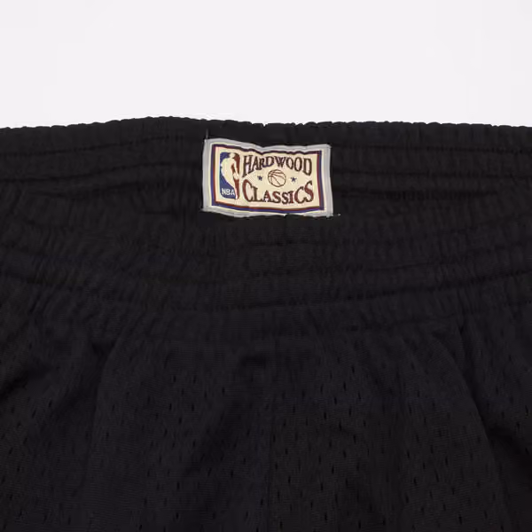 Chicago Bulls 1997-98 Mitchell & Ness Swingman NBA Shorts Black view 4