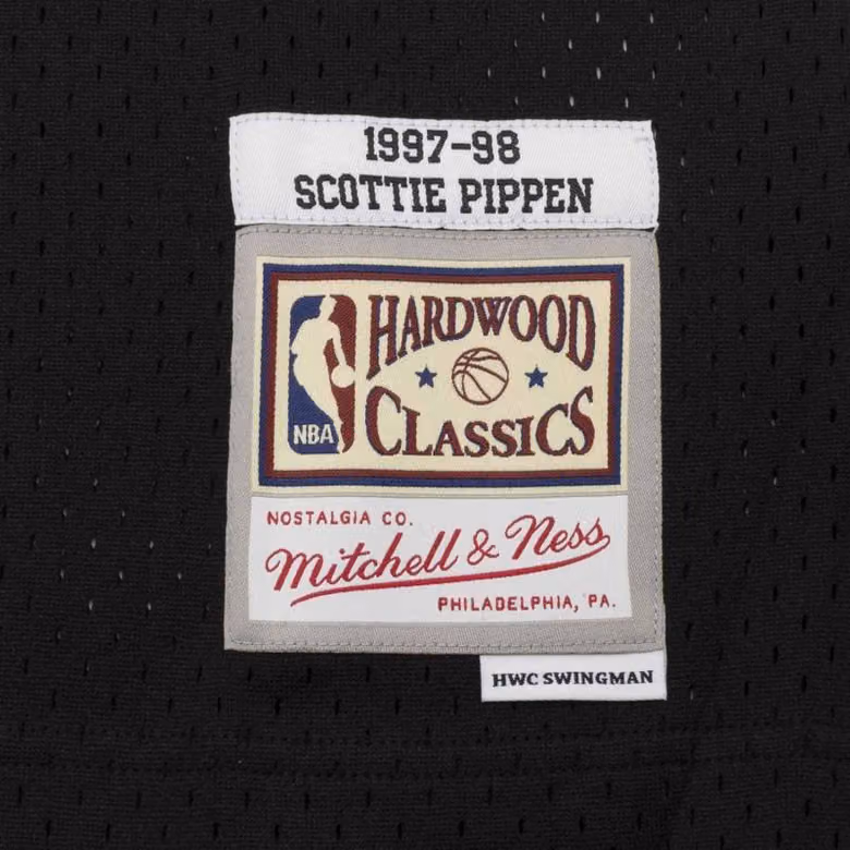 Scottie Pippen #33 Chicago Bulls 1997-98 Swingman NBA Jersey Black view 3
