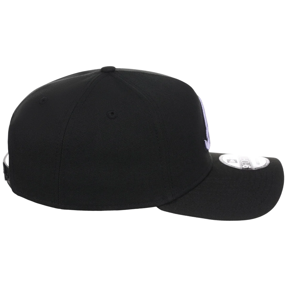 Atlanta Braves MLB Black x Lavender FASHION CORE New Era 9FORTY A-Frame detail view