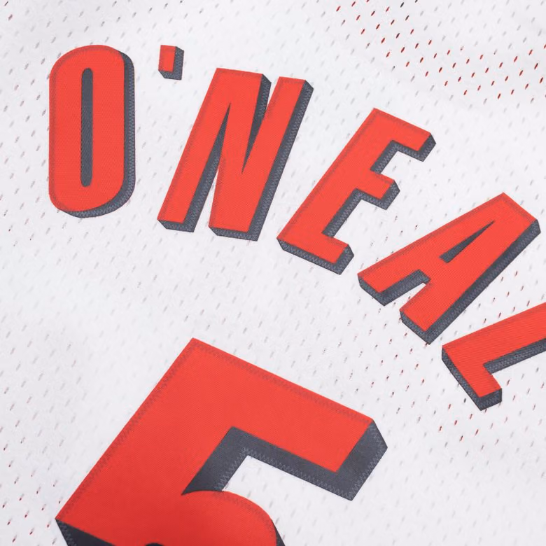 Jermaine O'Neal #5 Portland Trail Blazers 1996-97 Mitchell & Ness Swingman NBA Jersey White view 3