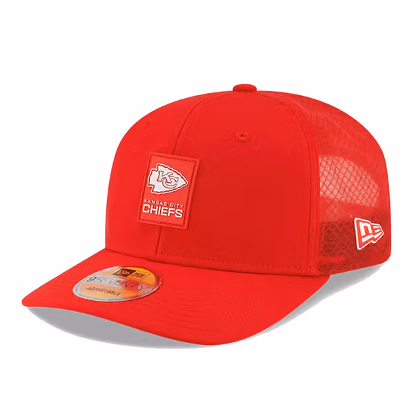 Kansas City Chiefs 2025 NFL On-Field Sideline 9SEVENTY Trucker Snapback Cap Red product photo