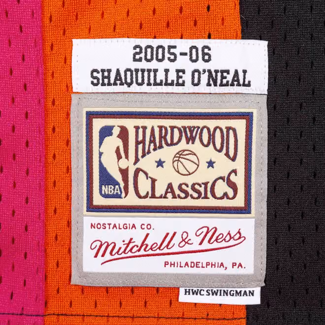 Shaq O'Neal #32 Miami Heat 2005-06 Mitchell & Ness Swingman NBA Jersey Alternate Black view 3