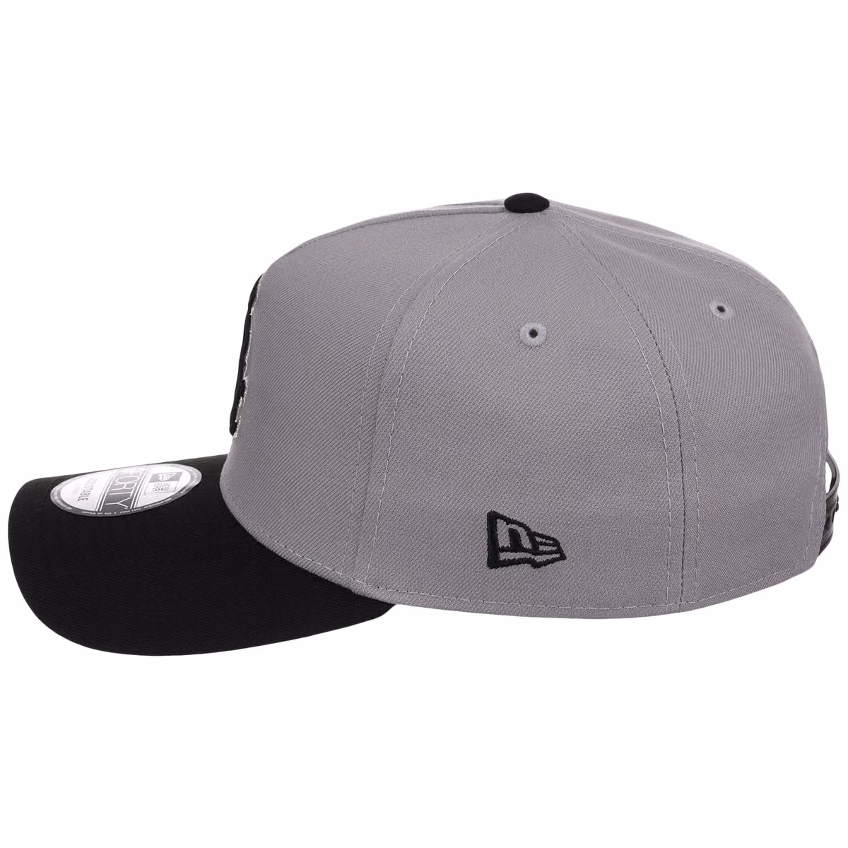 Chicago White Sox MLB Gray x Black FASHION CORE New Era 9FORTY A-Frame detail view