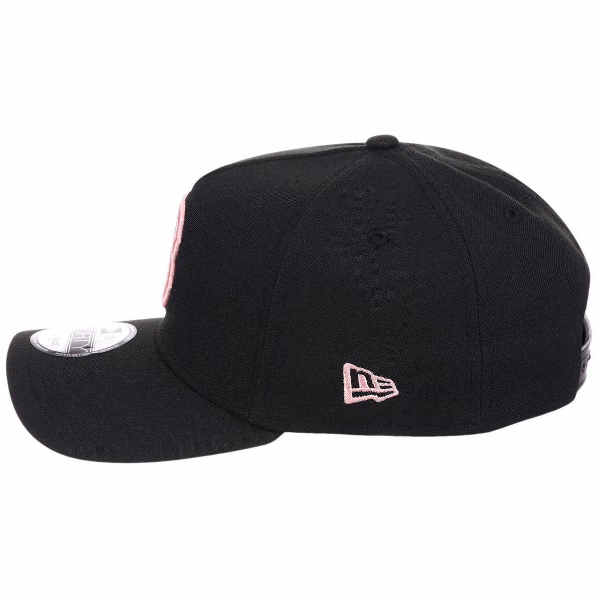 Boston Red Sox MLB Black x Pink FASHION CORE New Era 9FORTY A-Frame detail view
