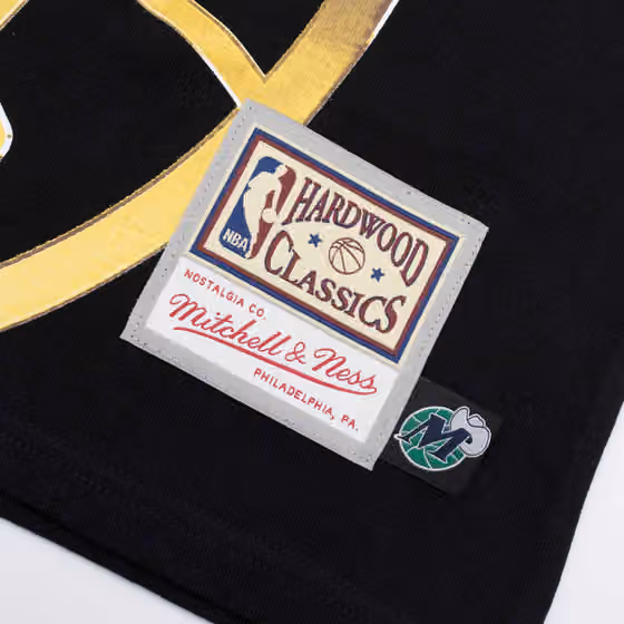 Dallas Mavericks Big Face 4.0 Heavyweight Mitchell & Ness NBA T-Shirt Black view 3
