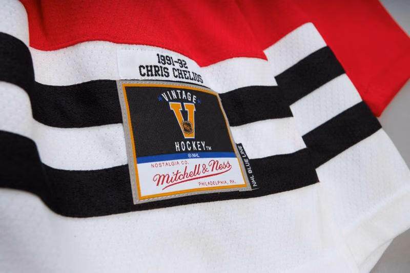 Chris Chelios #7 Chicago Blackhawks 1991-92 Mitchell & Ness NHL Jersey view 3