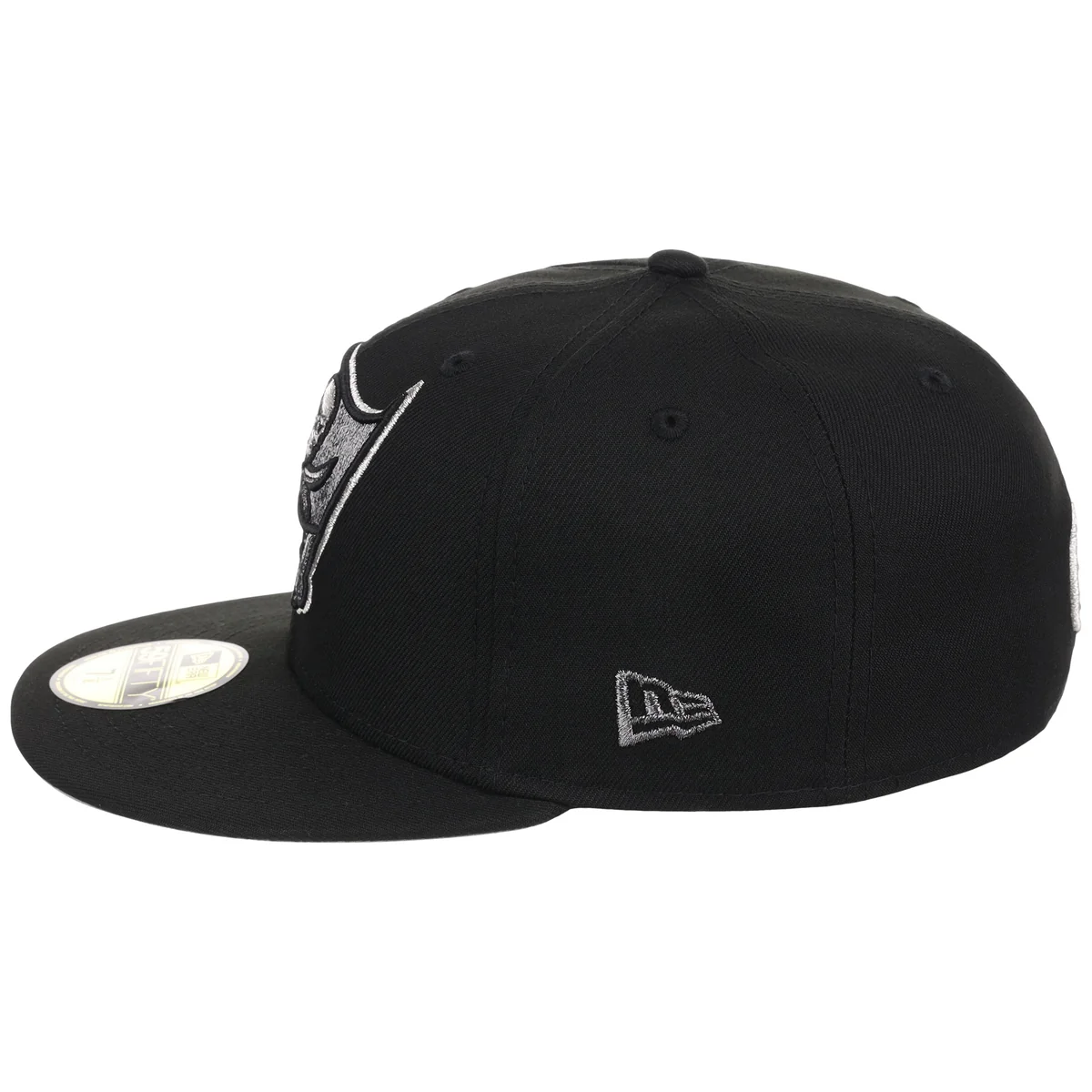 Tampa Bay Buccaneers NFL Liquid Titanium New Era 59FIFTY detail view