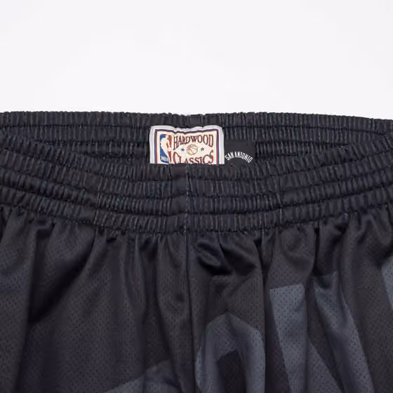 San Antonio Spurs Big Face 4.0 Mitchell & Ness NBA Shorts Black view 4