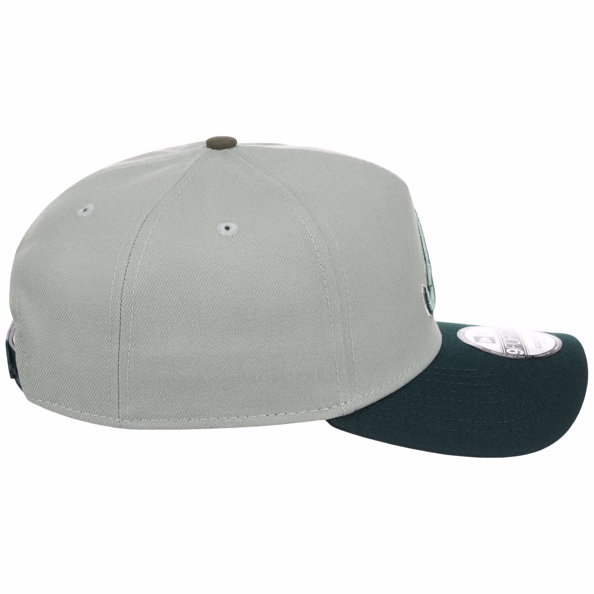 Atlanta Braves MLB Everest x Dark Green FASHION CORE New Era 9FORTY A-Frame detail view