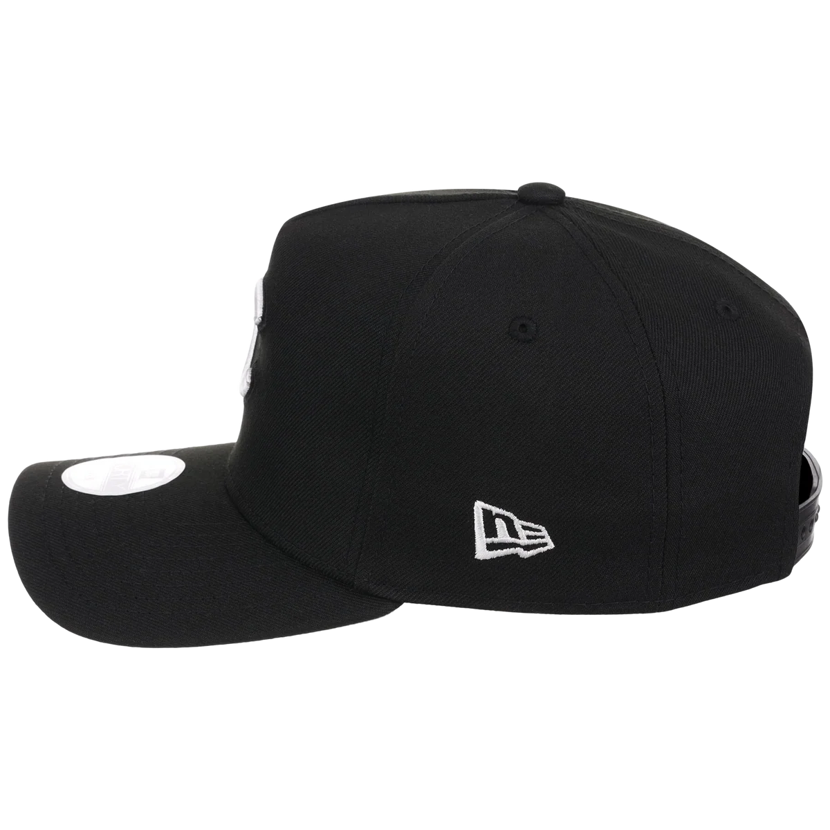 Chicago Cubs Women's New Era 9FORTY Black A-Frame detail view