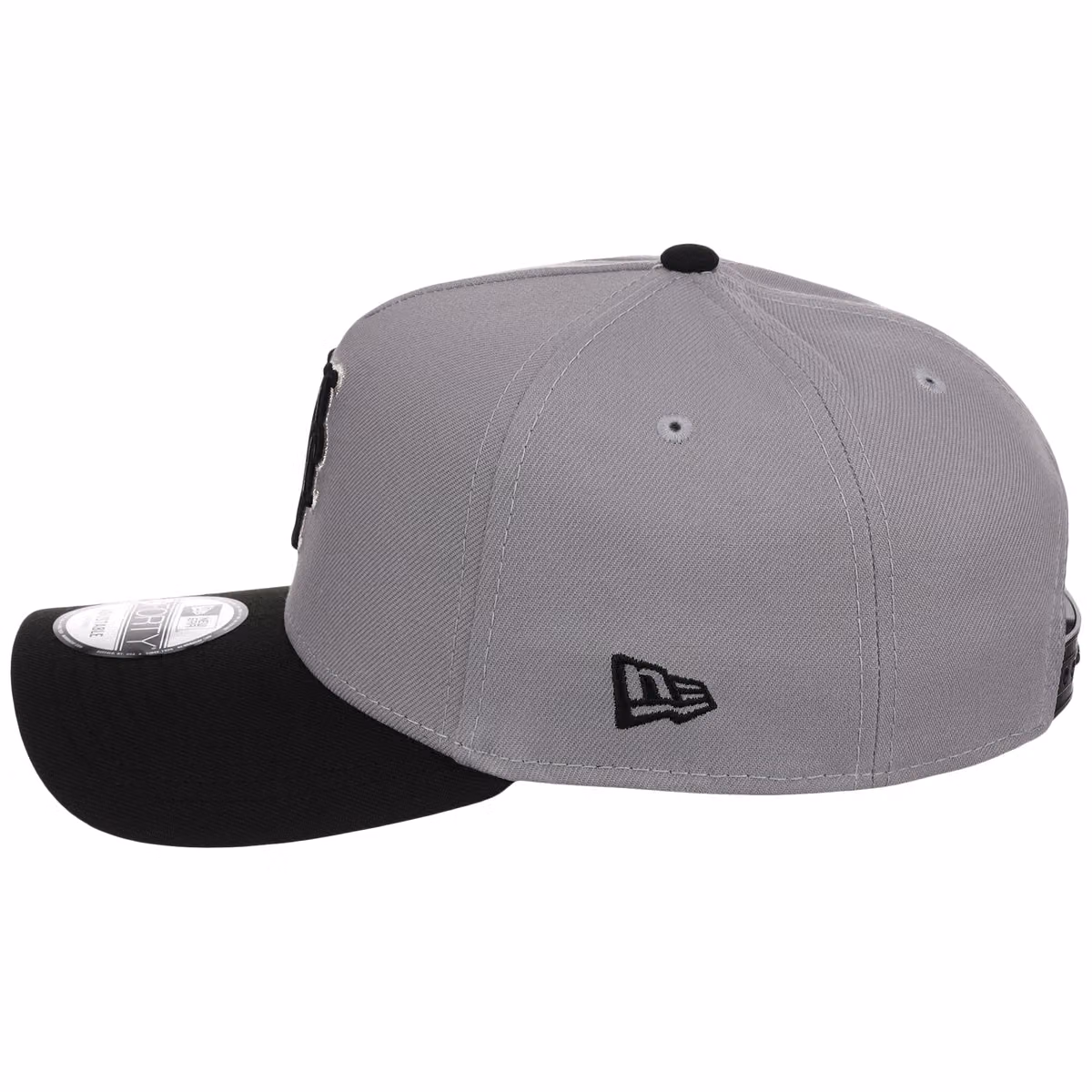 New York Mets MLB Gray x Black FASHION CORE New Era 9FORTY A-Frame detail view