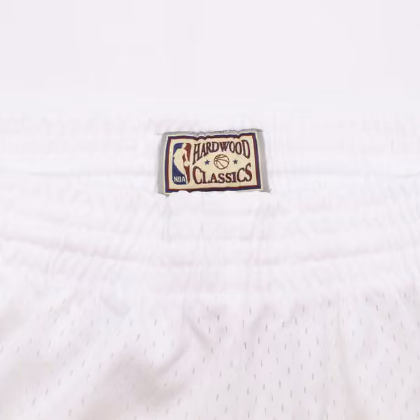 Chicago Bulls 1997-98 Mitchell & Ness Swingman NBA Shorts White view 5