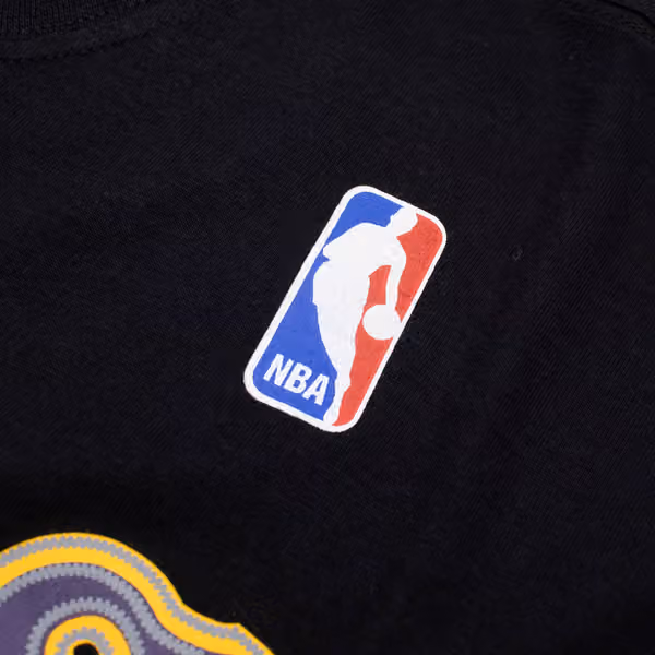 Magic Johnson #32 Los Angeles Lakers Mitchell & Ness NBA T-Shirt Black view 4