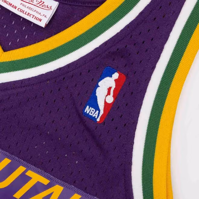 Karl Malone #32 Utah Jazz 1991-92 Swingman NBA Jersey view 5