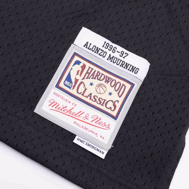 Alonzo Mourning #33 Miami Heat 1996-97 Mitchell & Ness Swingman NBA Jersey view 3