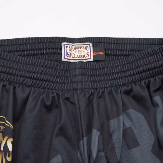 New York Knicks Big Face 4.0 Mitchell & Ness NBA Shorts Black view 4