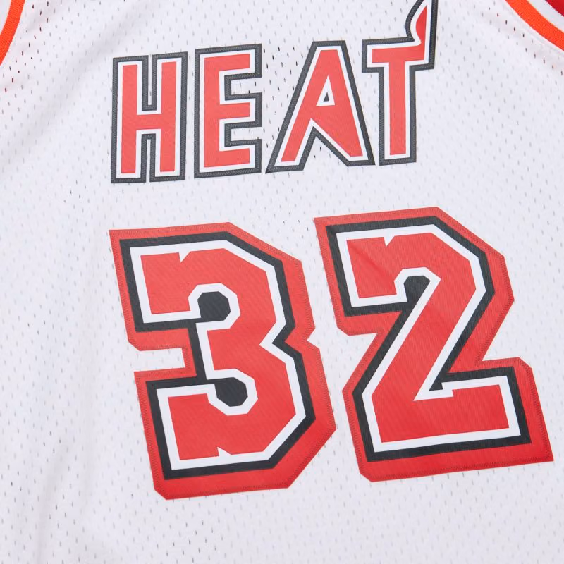 Shaquille O'Neal #32 Miami Heat 2007-08 Mitchell & Ness Swingman NBA Jersey White view 4
